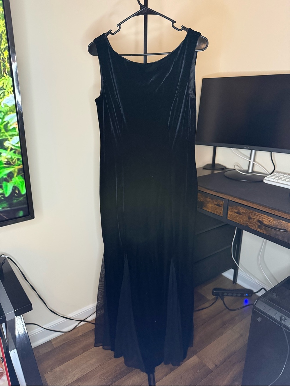 Jessica Howard Black Velvet Maxi Dress